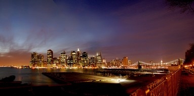 Brooklyn bridge et vue sur Manhattan by night